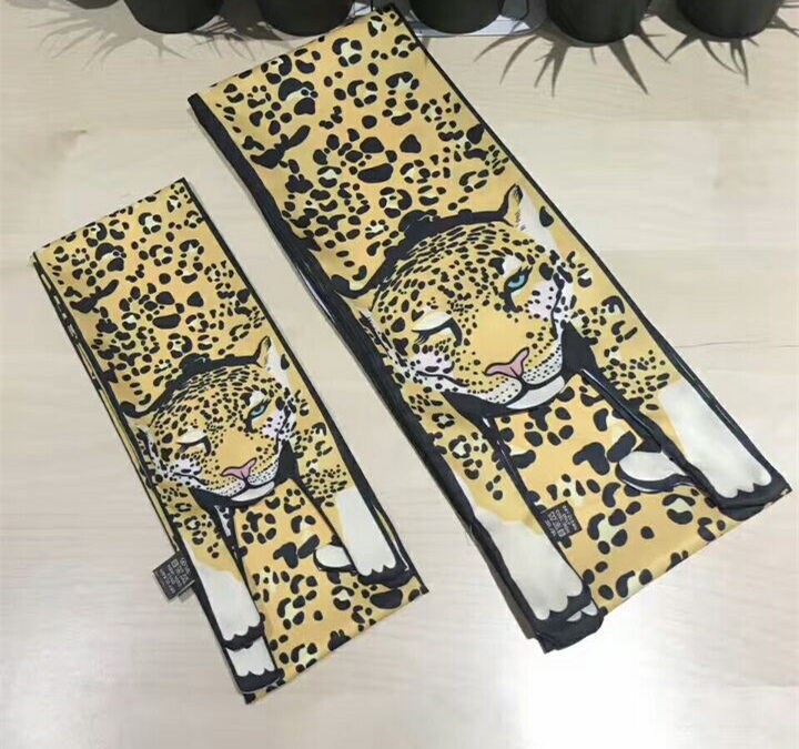 Cachecol Maxi - Coleção floresta encantada - Leopardo Amarelo